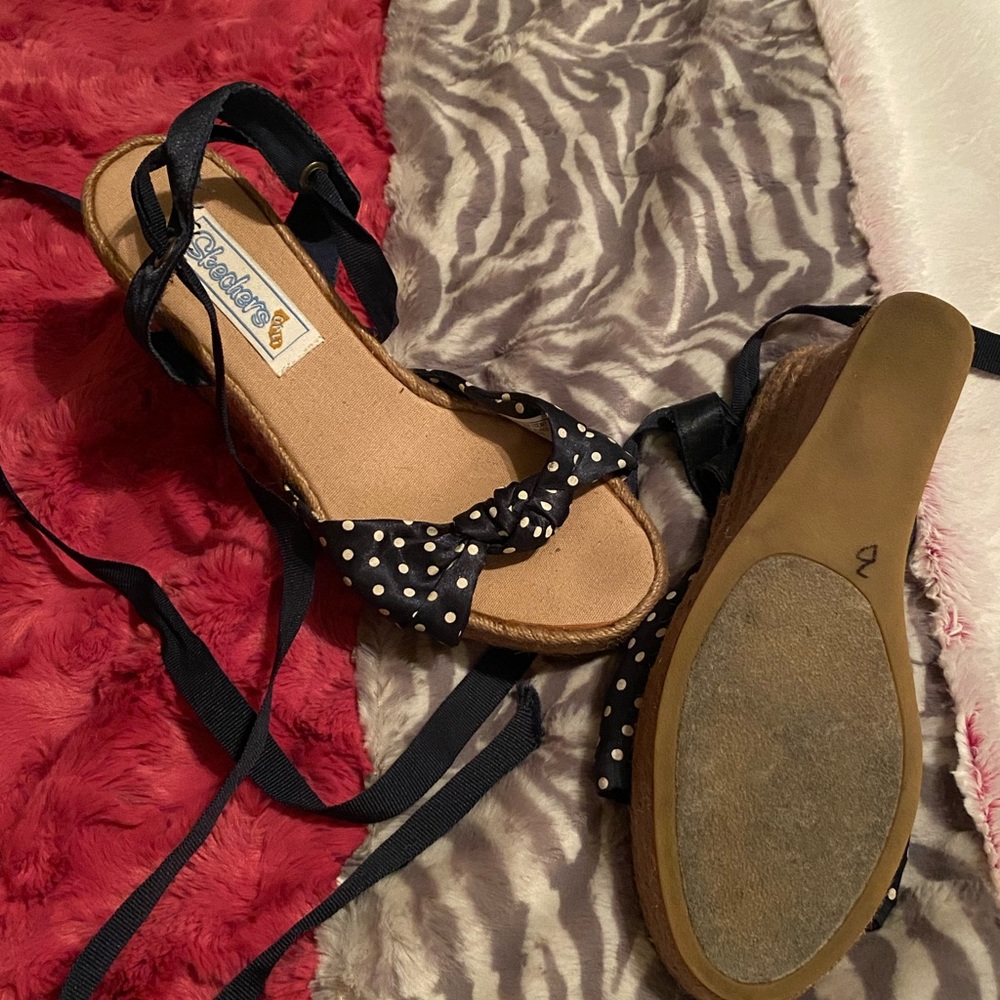 Navy blue and white polka dot wedges